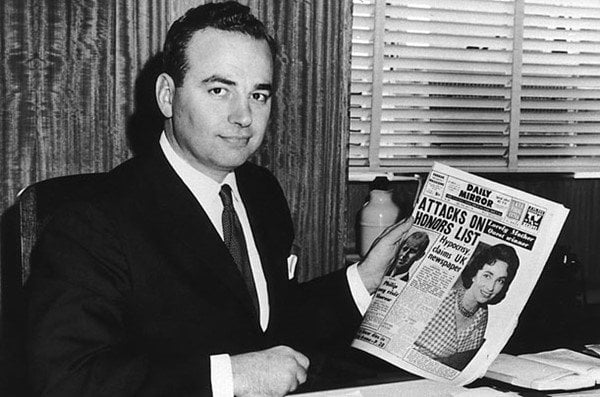 في عام 1960 قام روبرت مردوخ بشراء صحيفة ذا دايلي ميرور والتي كانت مقرها في سيدني